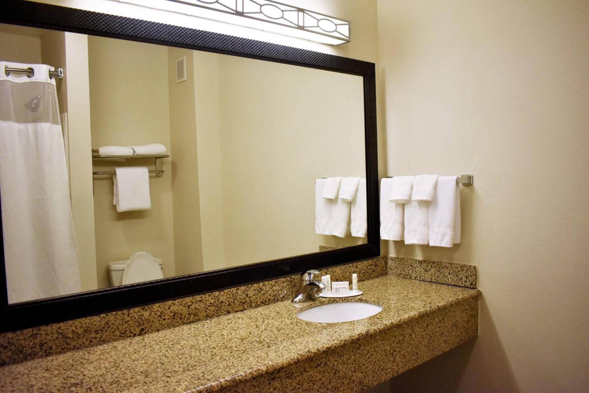 Fairfield Inn And Suites By Marriott Strasburg Shenandoah Valley Exteriör bild